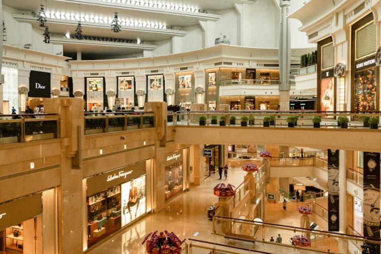 Top 7 Retailers Offering the Best Temp Work Opportunities This Christmas Season